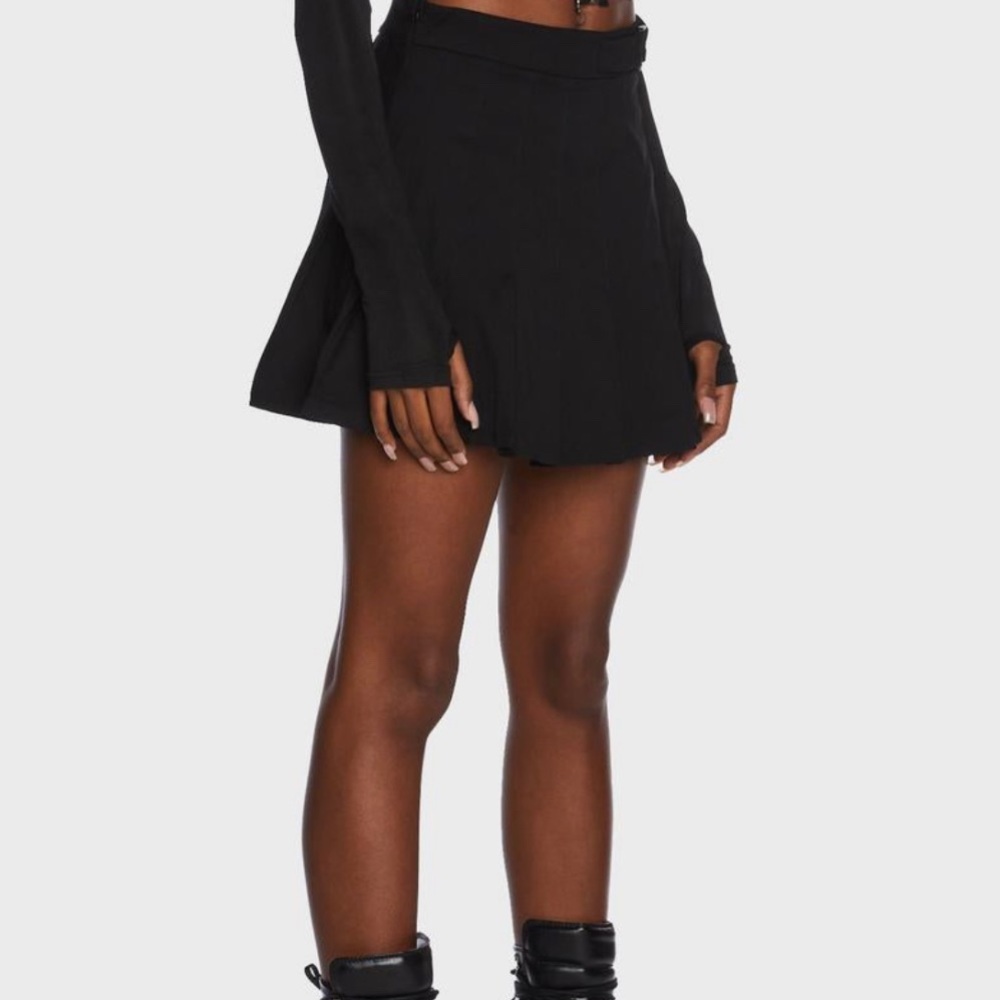 POSTER GIRL MINI PLEATED SKIRT